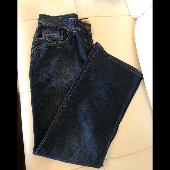 𝅺Contrast Jeans - Picture 3 of 5